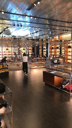 Prada Outlet (Space) 